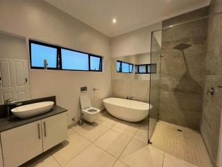 Platinum Peak Luxury Apartment -Victoria Falls - 2
