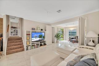 4 Bedroom Peaceful stay in Wright with plenty of room to be with family or friends - Weston Creek - 0