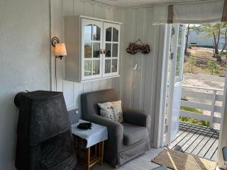 Lys og koselig hytte med flott utsikt og masse sol - 2