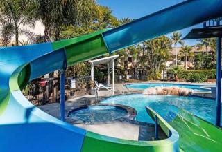 Ultimate Resort Getaway Pools, Waterslides and Steps from the Beach - Gold Coast - 0