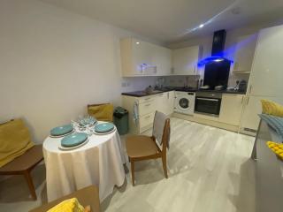 The London Get Away P & M - 4