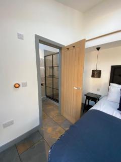 1 bedroom suite in Holt with parking - 8