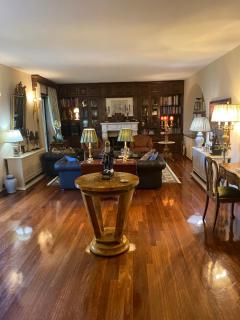 An eclectic pied a terre in Dionysos - 2