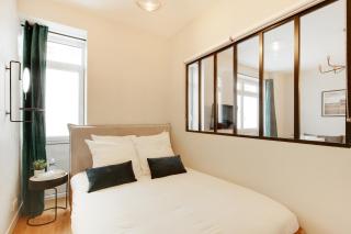 Explore Local Bakeries from a Boho Artist Loft - Paris - 6