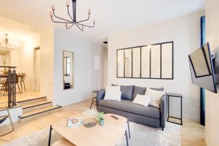 Explore Local Bakeries from a Boho Artist Loft - Paris - 2