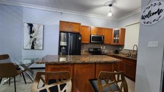 Luxury 2-Bedroom Suite adjacent AC Marriott Hotel New Kingston - Kingston - 2