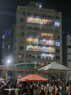 Apartamento na Avenida BEIRA MAR -PÉ NA AREIA -VISTA TOTAL PARA O MAR -ÚNICO SENSAÇÃO DE CASA TÉRREA A BEIRA MAR - COZINHA EQUIPADA -AIR FRYER -ÁREA DE CHURRASCO PRIVATIVA- TVS SMART- DISNEY PLUS E OUTROS-PRAIA IDEAL PARA CRIANÇAS-PET FRIENDLY - Guarapari - 9