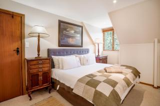 Avemore Island Home- back up power -magical views - 5