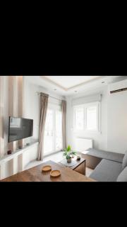 Center at Al Svolou str -50 sqm - 3 p - 2 balconies -2 Tvs - Optical fiber - Washine machine - Fully equipped kitchen - 8th floor - Thessalonique - 5