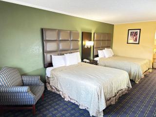 Rodeway Inn & Suites Plymouth Hwy 64 - Plymouth - 1
