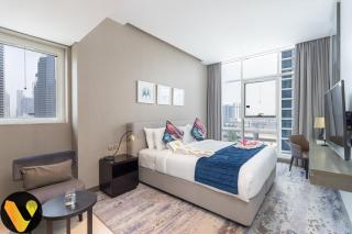 Vogue Business Bay Damac Maison Prive near Burj Khalifa and Dubai Mall, Studio Apartment with Canal and City View, Access to all Amenities - 5