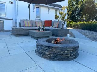 Elm Grove, Family Room - Schull - 2