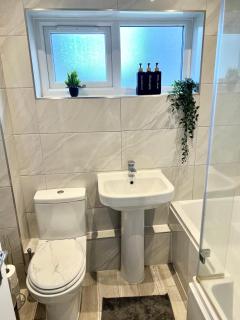 Hale Lodge, Comfy Stay for Families and Contractors - London - 4