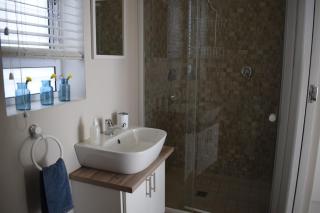 PROVIDENCE VILLA -Tranquil, Neat & Private Cottage - Hermanus - 3