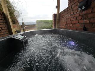 Swallows Nest Guest House - With Hot Tub - 8