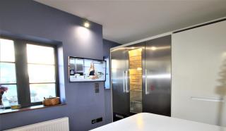 Belmont Penthouse Apartment - 9