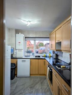 Spacious 4 Bedroom House - Balderton - 5