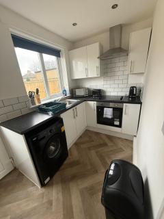 Cromwell-2 Bed Great for Contractors with Drive WiFi - 7