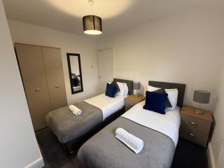 Cromwell-2 Bed Great for Contractors with Drive WiFi - 6