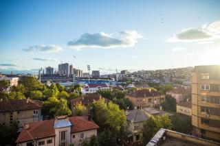 Sunny Retro Central Apartment - Pristina - 9