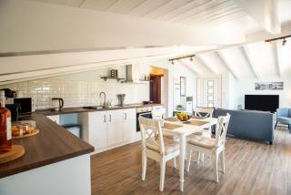 Verde Blue Attic - 6