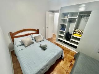Apt com piscina na praia da enseada Guaruja - 9