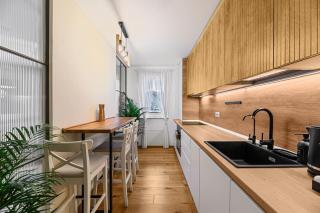 Cozy Elegant Stay with Mountain Views & Parking - Brasov - 4