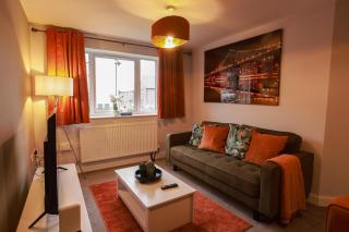 Lovely 3 bedroom house, Sleeps up to 5, 1 comfy double bed, 3 comfy single beds, Suitable for contractors and holiday makers, Quiet area, free wifi, Parking, Garden, - Telford - 0