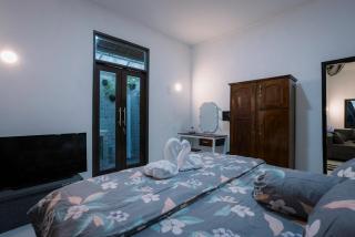 Kuta Beach House - Legian - 8