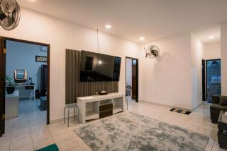Kuta Beach House - Legian - 4