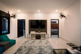 Kuta Beach House - Legian - 2