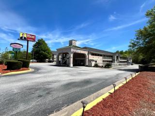 Country Hearth Inn & Suites Augusta - Augusta - 4