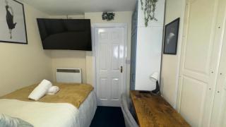 Bedsit Birmingham - Oldbury - 3