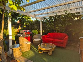 Delightful 1 bedroom tiny house, with retro Poptop - Westport - 8