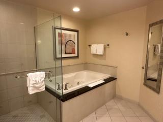 MGM SIGNATURE - Strip View Suite- FREE valet parking - Las Vegas - 2