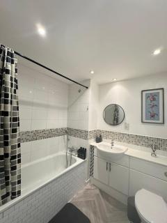 Idyllic Riverside Retreat - Barking - 4