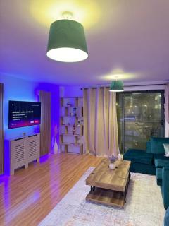 Idyllic Riverside Retreat - 3