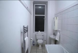 Newly refurbished 2 bed ! - 4