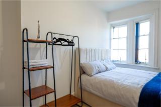 Zeenat Central Bury - Modern 2BR with Free Parking Sleeps 6 - 3
