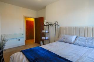 Zeenat Central Bury - Modern 2BR with Free Parking Sleeps 6 - 7