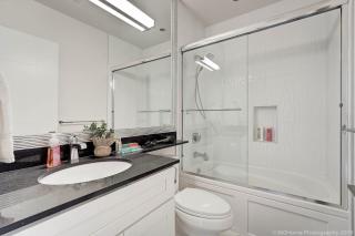 O Charming Bright Queen Bed Room Ensuite - West Vancouver - 8