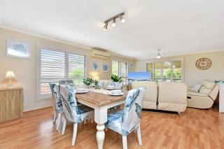 Harry and Rosie's Beach House - Corlette - 3