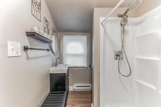 Close to all Walkable to PPL bars restaurants Near colleges hospitals parks - 2