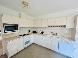 Elegant 4BR Home in Red Hill - Canberra - 3