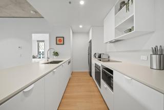 Bright 2-Bed Apartment with Gym BBQ & Pool Access - Phillip - 1