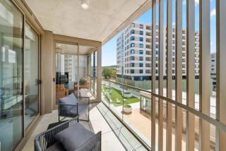 Bright 2-Bed Apartment with Gym BBQ & Pool Access - Phillip - 9