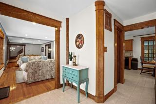 Grandma's Fun 5BR House - Heated Indoor Pool - Sterling Heights - 2