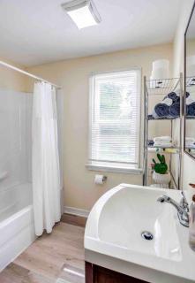 Cozy Home Steps to RIT by UofR Airport DWTN with AC - Rochester - 7