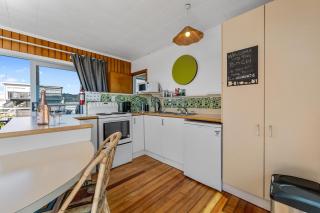 Kiwi Beach Bach - Waihi Beach Holiday Home - 2