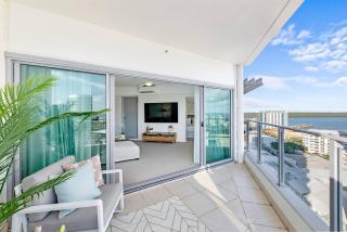 The Palm on Knuckey - Chic CBD Stay near Waterfront - 9